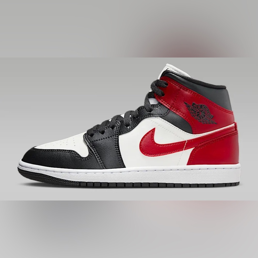 Air Jordan 1 Mid
Women's Shoes size 6.5 - Picture 1 of 3